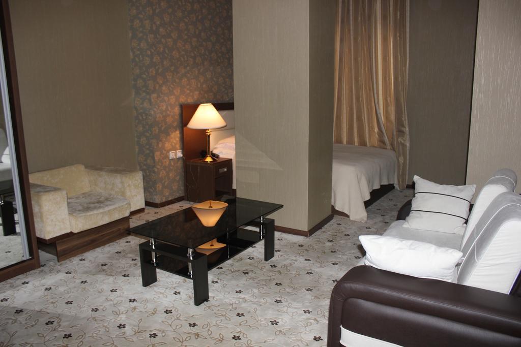 Hotel Empire Koetaisi Kamer foto