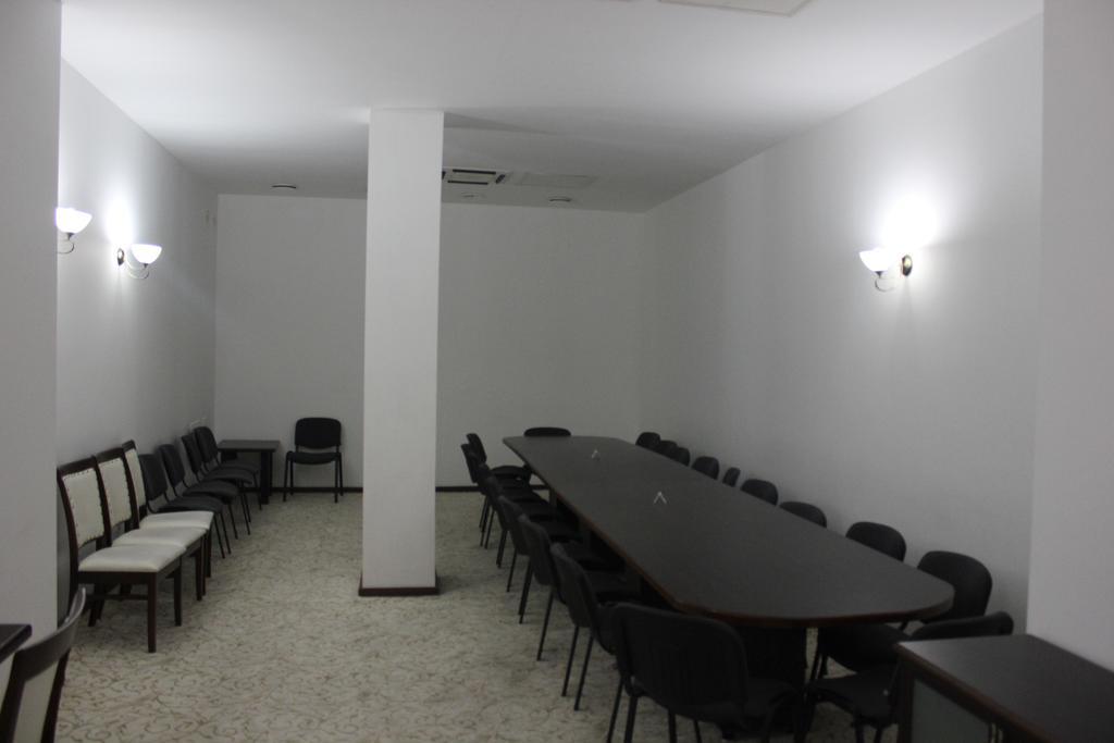Hotel Empire Koetaisi Buitenkant foto