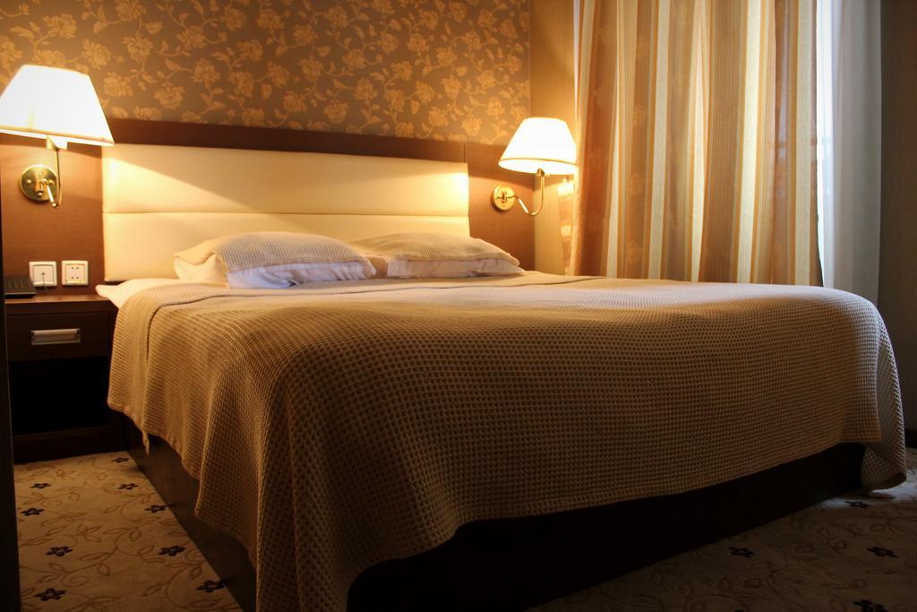 Hotel Empire Koetaisi Kamer foto