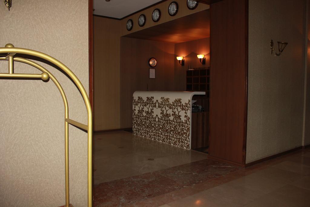 Hotel Empire Koetaisi Buitenkant foto